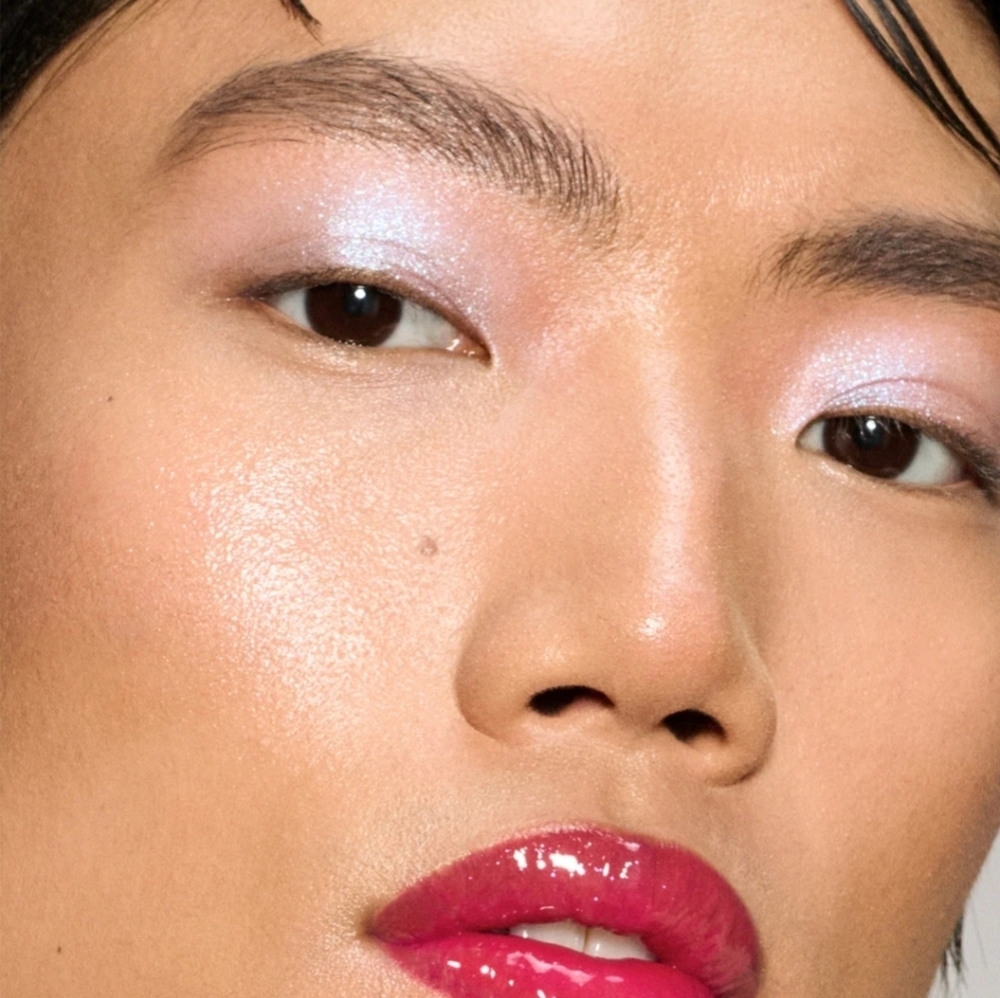 r.e.m. beauty x Wicked: For Good So Popular pH Adaptive Lip Oil - Picture 3 of 7